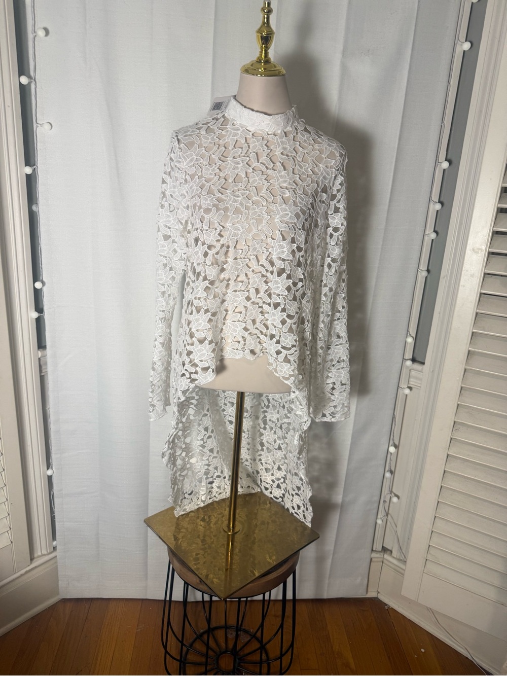 NWT PRETTYGARDEN White Floral Lace High Low Tunic Top Large